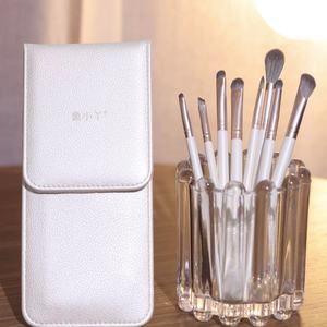 Little Fish 8 pièces ensemble de pinceaux de maquillage pour le visage avec cheveux synthétiques pinceaux super doux portables pour les outils de beauté anti-cernes ombre à paupières - Product Image 6
