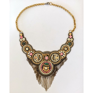 Collier carré en or, chaîne en métal antique brodée - Product Image 1