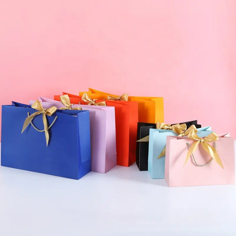 Sacs cadeaux en papier ivoire avec Logo personnalisé imprimé, sac de Shopping décoratif avec nœud de ruban pour vêtements et perruque, nouvelle mode 2019