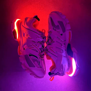 Zapatillas Deportivas Unisex con Luces LED Púrpuras y Suela Verde Brillante para Eventos Nocturnos - Product Image 4