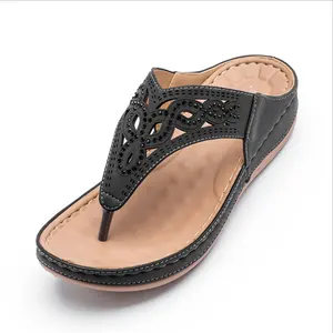 热卖2022时尚新款女性复古楔形拖鞋坡跟凉鞋Zapatillas市场人字拖
