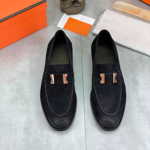 รองเท้าโลฟเฟอร์หนังผู้ชายแบบสวม ตกแต่งด้วยโลหะ เหมาะสำหรับใส่ทำงานในออฟฟิศและกิจกรรมลำลองในชีวิตประจำวัน - Product Image 1