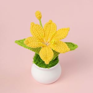 Maceta de Lirios de Ganchillo Hechos a Mano, Mini Plantas de Hilo Tejidas, Decoración de Escritorio para Navidad, Pascua, Halloween - Product Image 6
