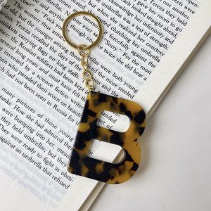 Llaveros de Resina con Estampado de Leopardo y 26 Letras Inglesas, Llavero Acrílico con Letras, Venta al Por Mayor 2026 - Product Image 3