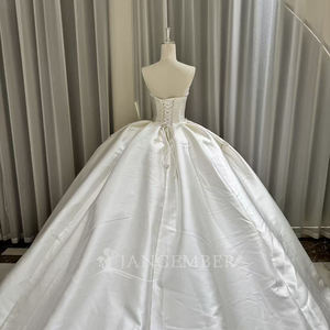 Robe de mariée OY040 moderne et élégante, coupe princesse, illusion de dentelle florale, manches longues, en satin, ornée de cristaux - Product Image 5