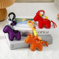 Vente en gros 2026 Porte-clés cheval en peluche au crochet mignon, fait main, Amigurumi, jouet animal, breloque de sac, pendentif, porte-clés
