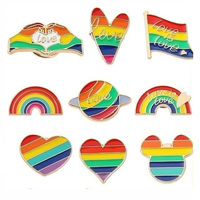 Broches personnalisées en forme de cœur arc-en-ciel GAY LGBT Pride Émail épingles arc-en-ciel Formes multiples Badge de revers