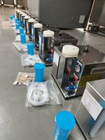 Machine de remplissage automatique pneumatique YUTAI à tête unique en acier inoxydable de 3 L pour colle sous vide et brossage, idéale pour l'industrie du chaussage