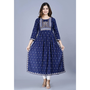 Kurti Nayra en rayonne bleue pour femme, imprimé, col rond, manches trois quarts, coupe évasée, tenue ethnique décontractée, en vente - Product Image 1