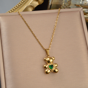 Collier pendentif en forme d'ours en peluche avec cœur vert, charme en pierre précieuse, luxe, personnalisable, en acier inoxydable 316L plaqué or 18 carats, chaîne fine en O - Product Image 5