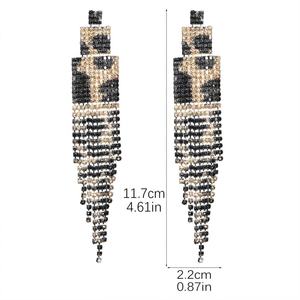 Pendientes de Mujer Elegantes y Modernos con Cristales de Imitación, Corte Princesa, Plateados en Plata Antigua, Diseño Geométrico con Borlas, Latón, Diseño Simple - Product Image 2