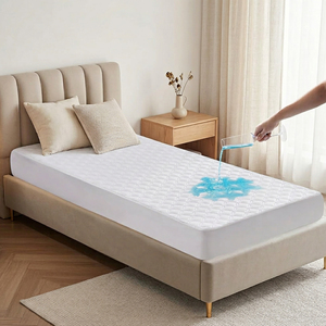 Coprimaterasso Trapuntato Impermeabile Monouso, Protezione Materasso Morbida e Traspirante, Misura King Size per Casa e Hotel - Product Image 1