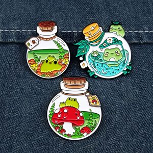 Spilla in metallo a forma di rana in bottiglia, accessorio per abbigliamento con piccolo animale a tema cartone animato, medaglia versatile personalizzata - Product Image 3
