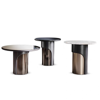 Table d'appoint en marbre sur mesure, design moderne, sculpturale, en métal, pour canapé, table d'appoint personnalisée pour projets de villas et hôtels de luxe