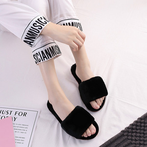 Le pantofole di pelliccia di moda invernale firmate accettano pantofole di pelliccia di peluche per la <span class=keywords><strong>casa</strong></span> con ricamo Logo personalizzato per le donne - Product Image 4