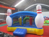 Château gonflable commercial Nova Rides en forme de bowling pour enfants