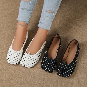 Zapatos Planos Unisex con Punta Dividida Estilo Mary Jane, Zapatos de Ballet Tabi con Diseño de Puntos, Tacón Plano y Ligeros, Logotipo Personalizado al por Mayor - Product Image 1