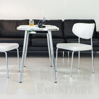 Table à manger moderne Maison Hailey, mobilier de maison, surface durable et facile à nettoyer, design robuste et léger, finition chromée de qualité supérieure