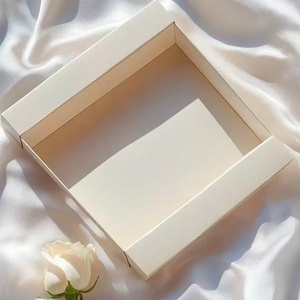 รองเท้าส้นแบนผู้หญิงแบบเรียบง่ายสั่งทำพิเศษ รองเท้าผู้ชายคุณภาพสูง สีขาวพาสเทล ตัดสี โดดเด่น ใช้งานได้หลากหลายและทันสมัย - Product Image 2