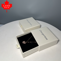 Boîte à bijoux coulissante beige LAIRE pour l'emballage et la présentation de colliers