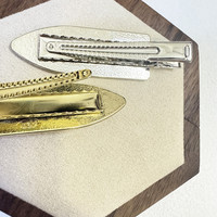 Pinces à cheveux élégantes avec lettres scintillantes, pinces bec de canard pour franges latérales, accessoires de luxe pour femmes, vente en gros, fabriqué en Chine