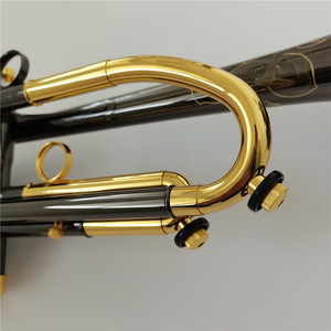 Trompeta Profesional con Doble Boquilla y Llave de Agua Saturn Bb - Product Image 4