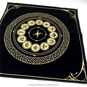 ผ้าปูโต๊ะสำหรับทำพิธีกรรมไพ่ทาโรต์ ขนาด 18.<span class=keywords><strong>7</strong></span> x 18.<span class=keywords><strong>7</strong></span> นิ้ว พิมพ์ลายเต็มผืน ปั๊มฟอยล์ทอง ผ้ากำมะหยี่สีดำทรงสี่เหลี่ยม - Product Image 6