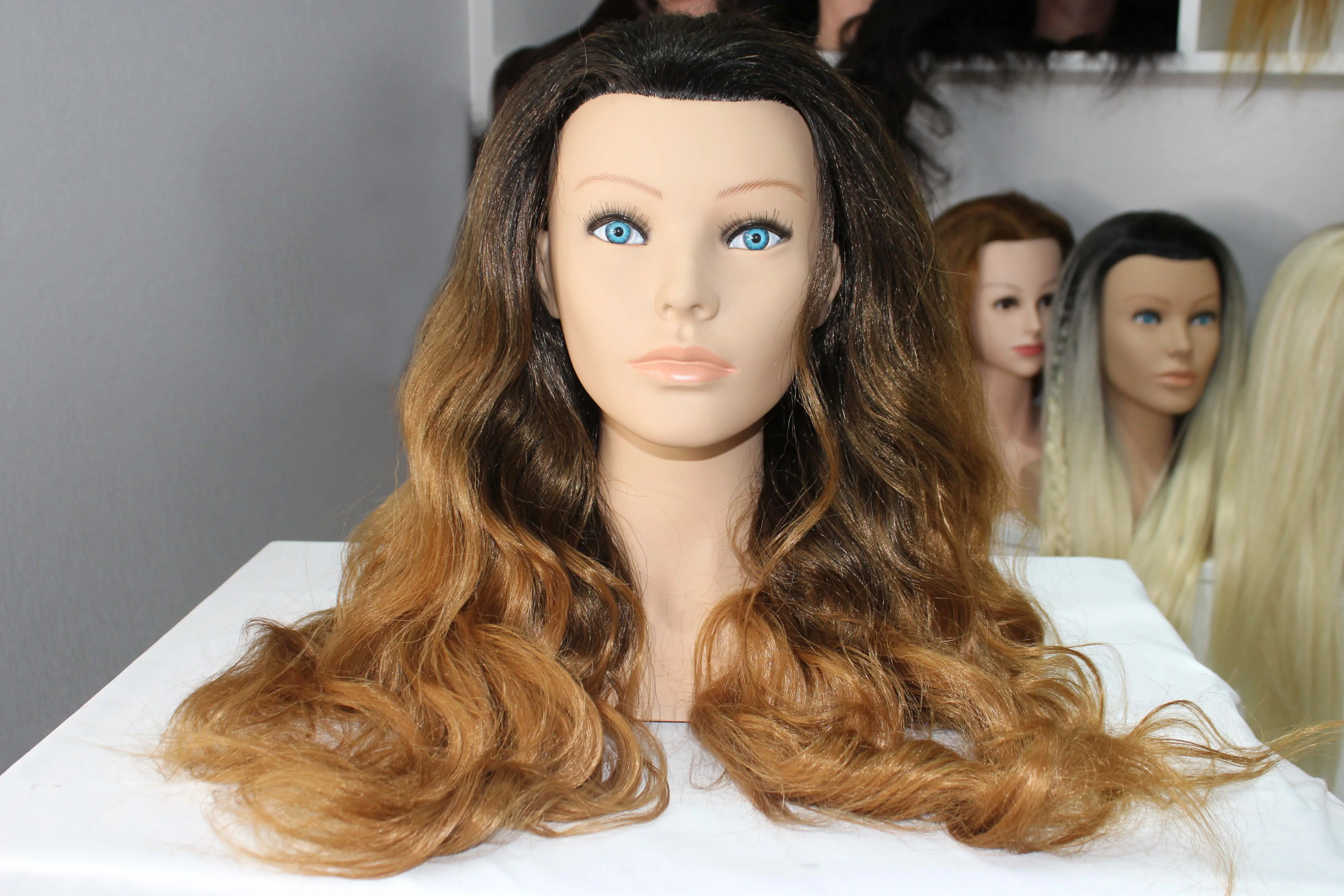 高品質の本物の生毛マネキンヘッド美容師トレーニングアメリカンアフリカンサロンマネキン美容人形ヘッド