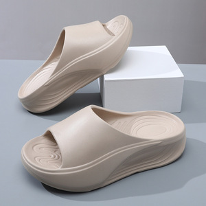 Chanclas de verano para hombre, suela suave de EVA, antideslizantes, transpirables, zapatillas de baño para el hogar, talla 40-45, color caqui, blanco, negro - Product Image 1