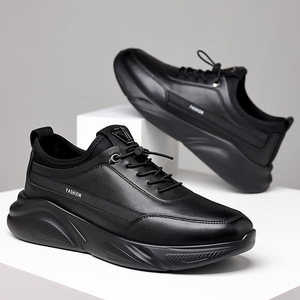 รองเท้าผ้าใบหนังน้ำหนักเบาสำหรับผู้ชาย ยี่ห้อ Chilowa พื้นรองเท้า EVA แบบเตี้ย พื้นรองเท้าด้านนอกทำจากยาง เหมาะสำหรับใส่เดินเล่น สไตล์ลำลอง หัวรองเท้าทรงกลม ดีไซน์ทันสมัย - Product Image 4