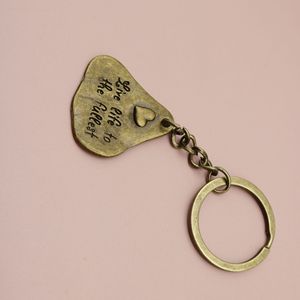 Portachiavi in lega di zinco a forma di plettro per chitarra con incisione 'Live Life to the Fullest' e cuore intagliato, ideale come regalo di incoraggiamento per <span class=keywords><strong>la</strong></span> laurea - Product Image 6