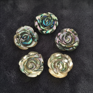 ลูกปัดเปลือกหอยเป๋าฮื้อทรงดอกกุหลาบธรรมชาติสำหรับงานฝีมือ - Product Image 3