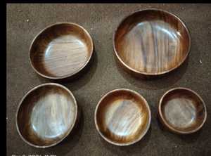 Bol en bois de qualité supérieure pour servir des chocolats et des collations, idéal pour la maison, la cuisine et la vaisselle d'hôtel, disponible à la vente. - Product Image 4