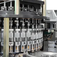 Chaîne de production de boissons et d'eau pure automatique électrique de grande capacité (48 000 bph) avec soufflage, remplissage et bouchage intégrés