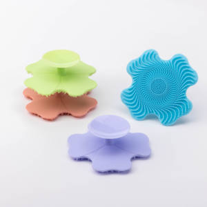 2025 Nuevo cepillo facial <span class=keywords><strong>de</strong></span> silicona con forma <span class=keywords><strong>de</strong></span> trébol <span class=keywords><strong>de</strong></span> <span class=keywords><strong>cuatro</strong></span> <span class=keywords><strong>hojas</strong></span> Cepillo facial compacto y fácil <span class=keywords><strong>de</strong></span> sostener con succión - Product Image 1