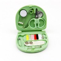 Kit de couture portable en plastique pour hôtel et dortoir, mini trousse de rangement pratique pour fil et aiguilles avec outils de réparation d'urgence