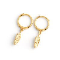 Boucles d'oreilles créoles pendantes en argent sterling 925 plaqué or 18 carats, motif plumes, style luxe léger