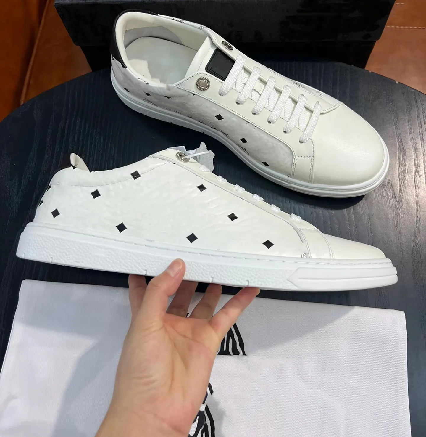 Sneaker Unisex di lusso in vera pelle personalizzata di alta qualità più nuove scarpe Casual da uomo bianche dello stilista di moda