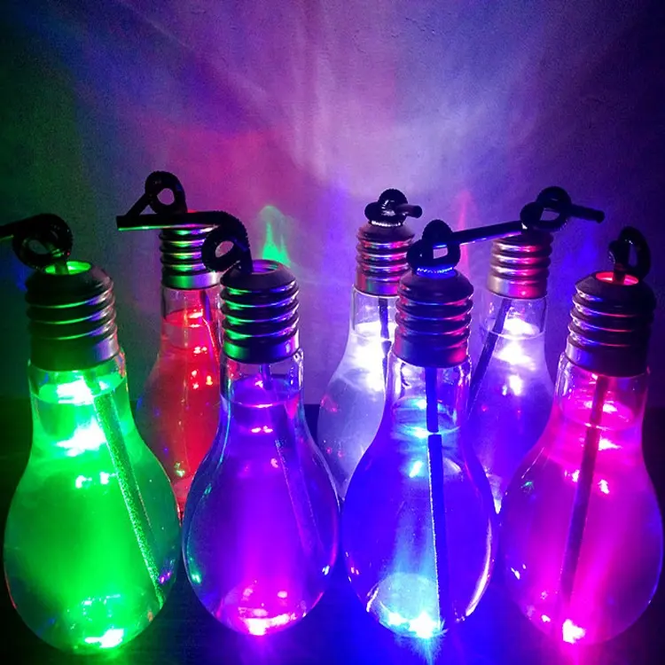 Wholesale 300ml/400ml/500ml/600ml Light Bulb Shaped Empty Plastic Bottles With Straw LED Juice Water Drink Cup for Part