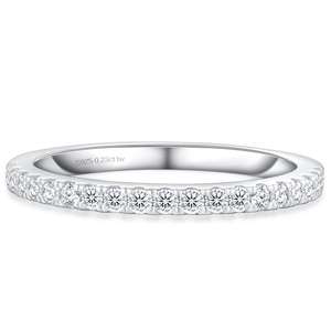 Chapado <span class=keywords><strong>en</strong></span> <span class=keywords><strong>oro</strong></span> blanco sólido 925 plata esterlina VVS moissanita diamante simulado anillo apilable joyería regalo alianzas <span class=keywords><strong>de</strong></span> boda para mujeres - Product Image 1