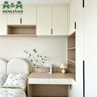 Ensemble de meubles de rangement modulaires pour chambre à coucher SLS Custom Corner, comprenant une armoire intégrée, un bureau d'étude en forme de L et une bibliothèque, gain de place