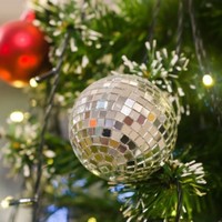 Grande boule disco en mousse argentée faite à la main pour le nouvel an décor de fête de noël miroir incassable usine en gros personnalisable