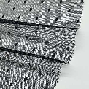 Tissu en tulle jacquard noir à pois 100 % polyester, maille texturée à pois pour tutus, voiles, décorations de fête et projets DIY - Product Image 4