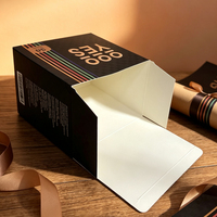 Boîte d'expédition personnalisée en gros pour le commerce électronique, boîte en papier noir avec impression dorée pour l'emballage de petits produits
