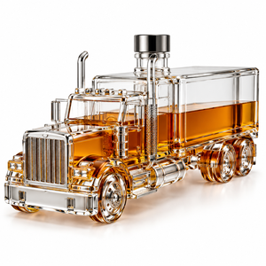 Bouteille de whisky en borosilicate en forme de camion de transport routier, avec bouchon couronne, corps soufflé à la main, pour décoration de marquage routier - Product Image 1