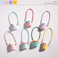 Nouveau mignon dessin animé Mini bébé bouteille porte-clés pendentif sac décoration petit cadeau voiture sac à dos Xiaohongshu