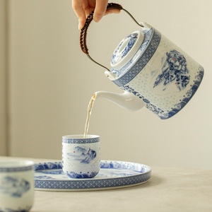 Chinese Tea Set Teapot Teacups Blue White Ceramic Tea Set Retro High-End Souvenir Gift Exclusive Tea Box - Product Image 5