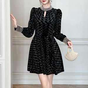 ZYHT 40628冬新作女性ファッションベルベット生地真珠高級ブラック長袖エレガントなプロムパーティードレスディナー - Product Image 3