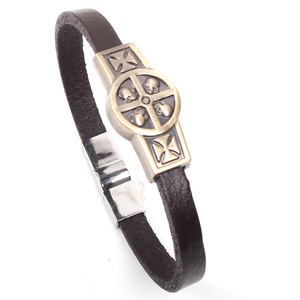 Pulsera de Cuero Genuino con Hebilla Magnética de Aleación, Grabado 'Dios te Bendiga', Joyería Unisex, Diseño Retro de Cruz - Product Image 2