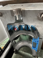 Máquina de soplado de botellas de PET semiautomática profesional, nuevo diseño con motor de bomba PLC, componentes centrales, procesamiento de plástico PP